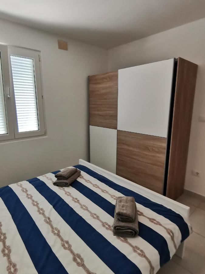 Apartments Victoria Савудрия Экстерьер фото