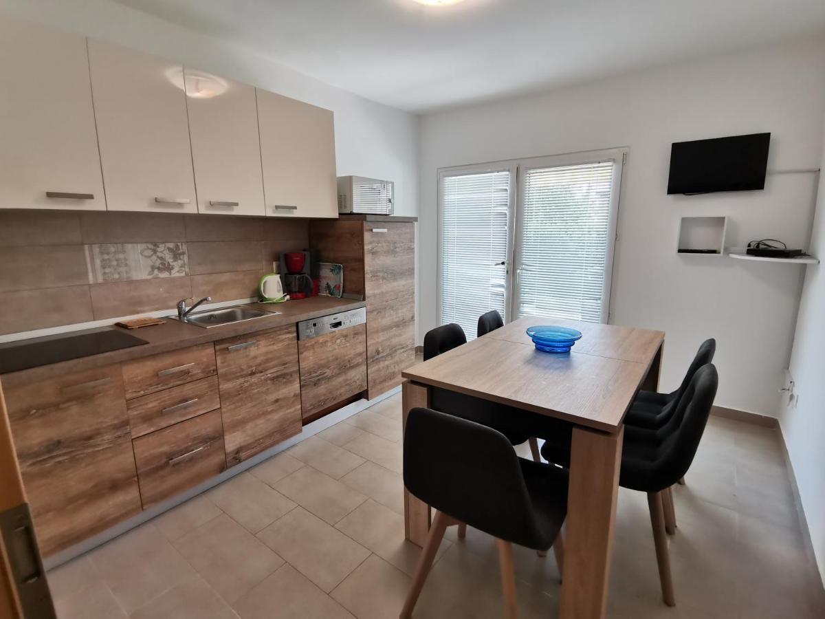 Apartments Victoria Савудрия Экстерьер фото